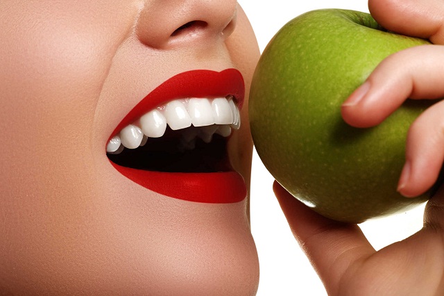 Lấy cao răng giúp răng thêm chắc khỏe
